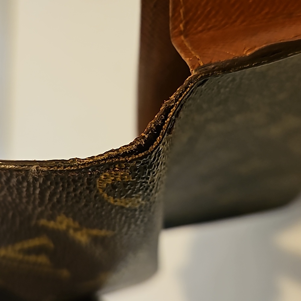 PREOWNED AUTHENTIC LOUIS VUITTON WALLET - Picture 11 of 12